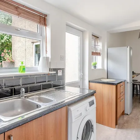 Spacious 3 Bed Contractor And Family Home, Дом отдыха Бристоль
