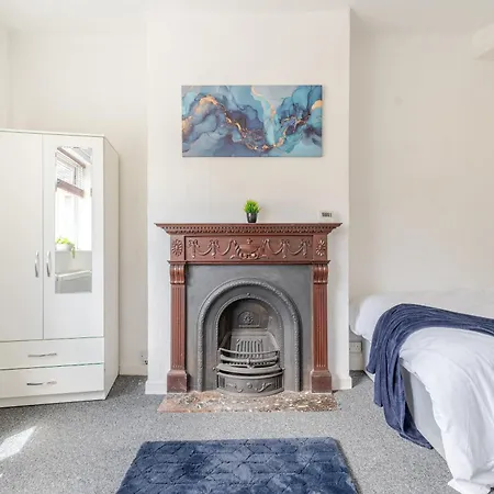 Spacious 3 Bed Contractor And Family Home, * Бристоль