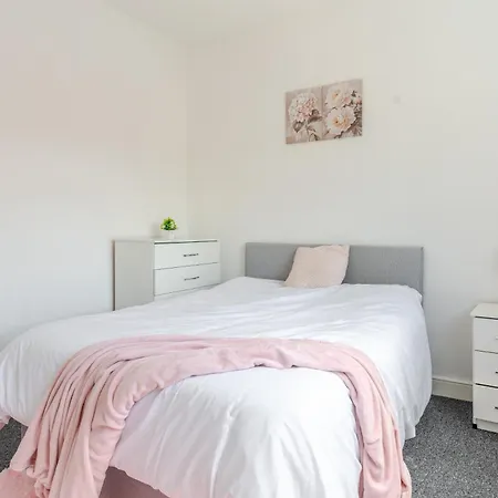 Spacious 3 Bed Contractor And Family Home, Дом отдыха Бристоль