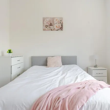 Дом отдыха Spacious 3 Bed Contractor And Family Home, *