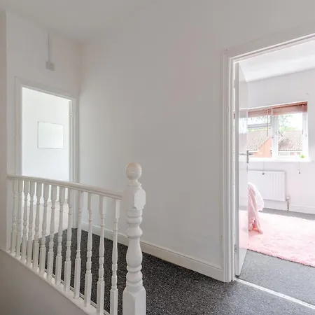 Spacious 3 Bed Contractor And Family Home, Дом отдыха