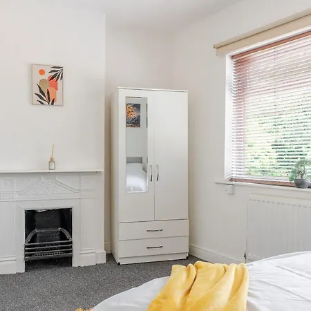 Spacious 3 Bed Contractor And Family Home, *